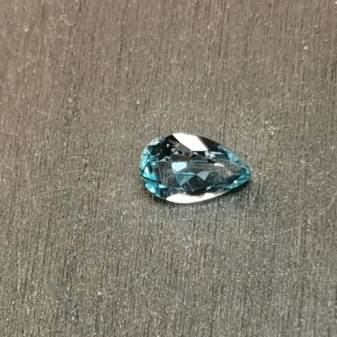 Acquamarina taglio goccia 0,65 ct