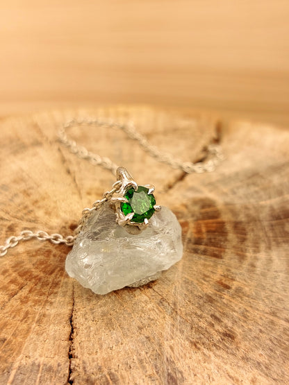 Ciondolo "Granelli" con Diopside Verde Tondo