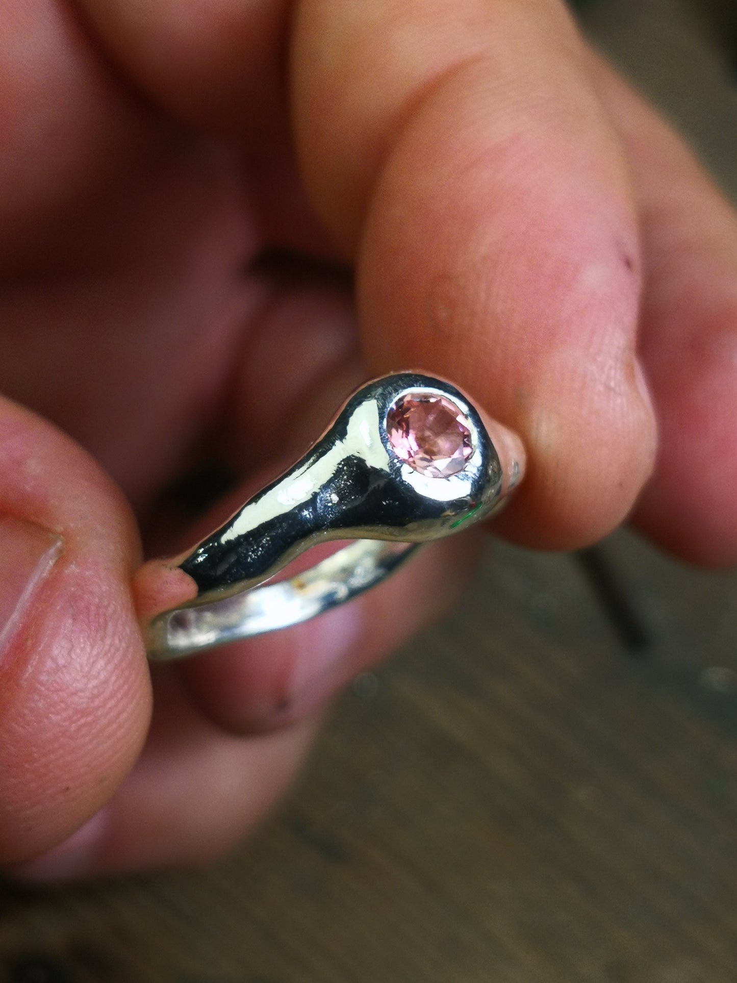 Anello "Liquidband" con Tormalina Rosa