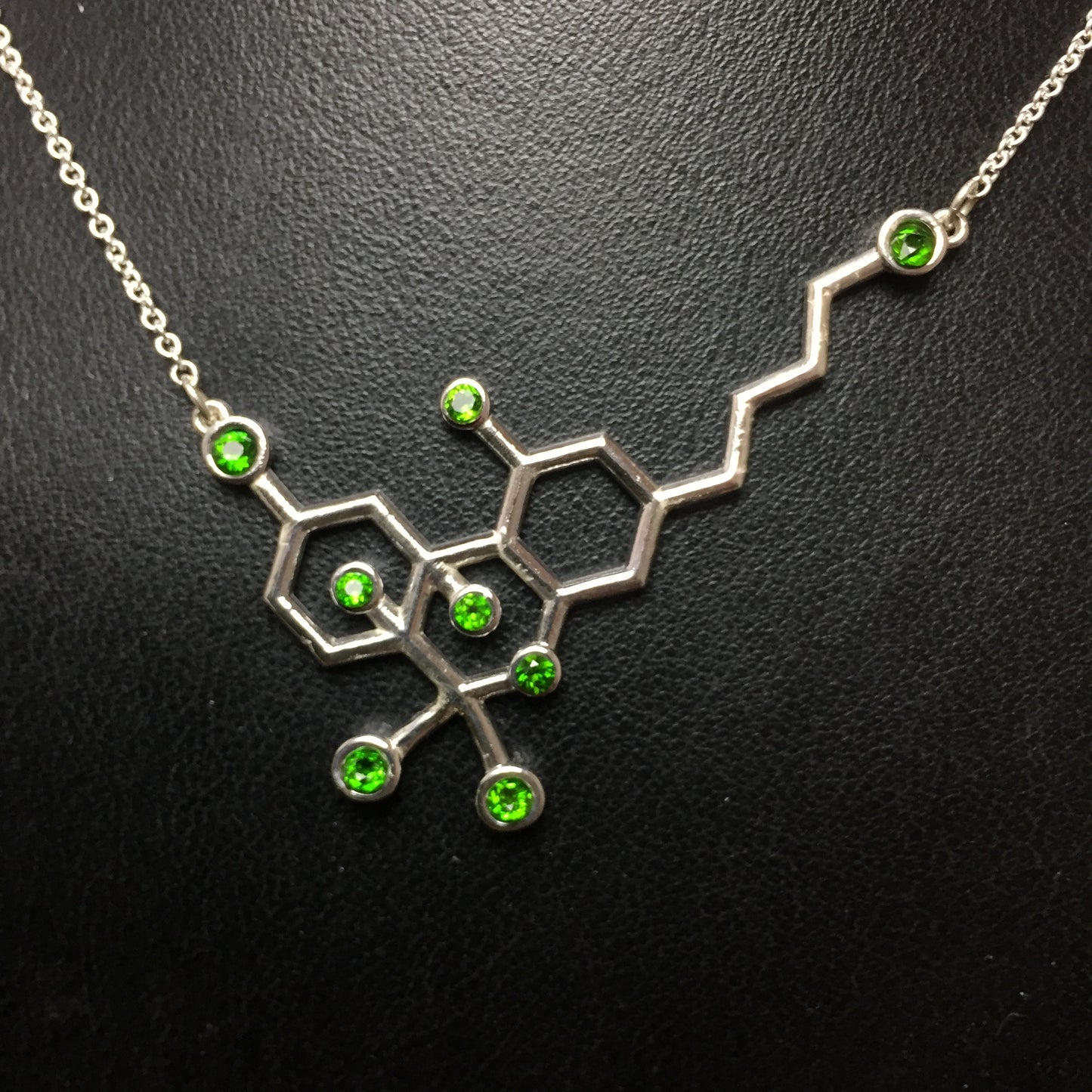 Collana Molecola di THC in Argento e Pietre Preziose