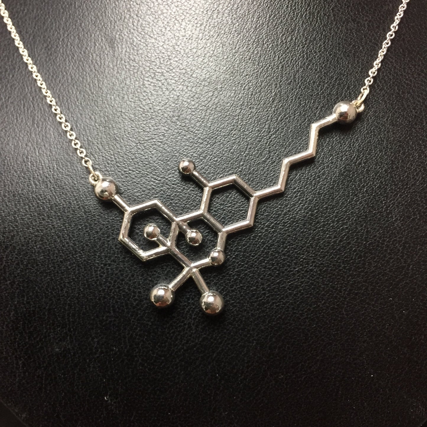 Collana Molecola di THC in Argento e Pietre Preziose