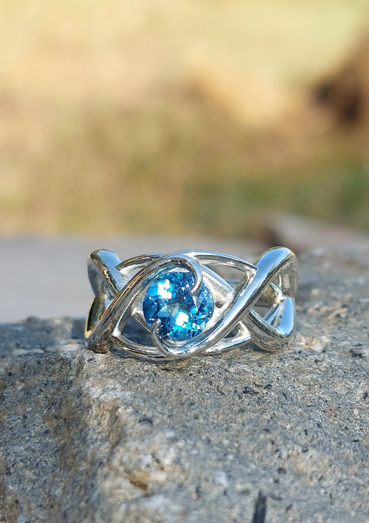 Anello "Rampicante" in argento con Topazio London Blue