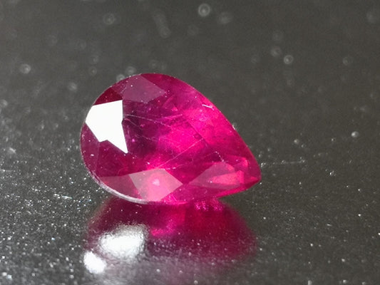 Rubino taglio goccia 0,95 ct