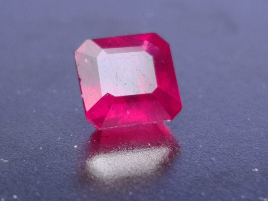 Rubino taglio quadrato scantonato 1,20 ct