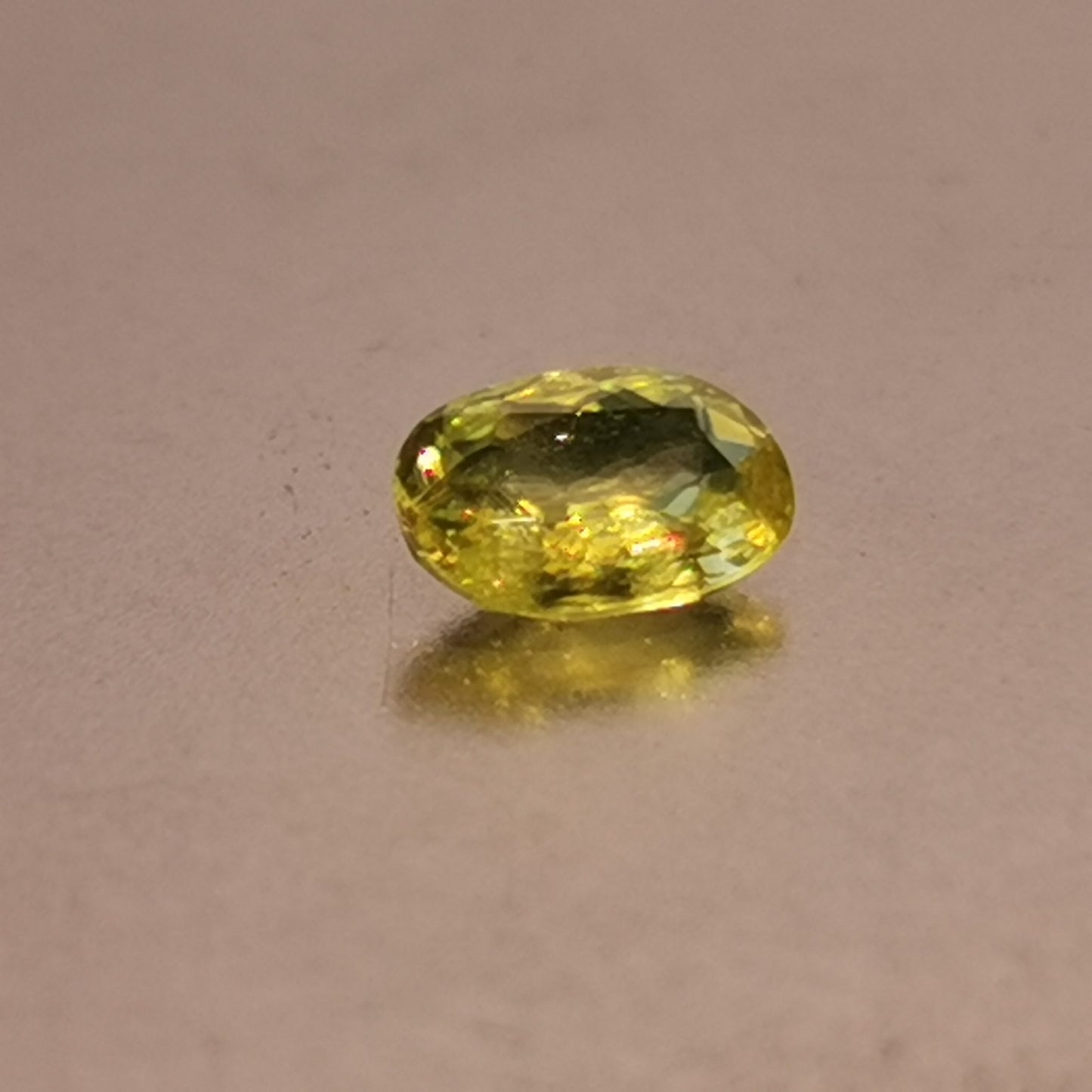 Sfene taglio ovale 0,60 ct