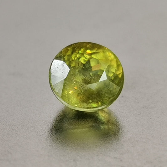 Sfene taglio rotondo 2,80 ct