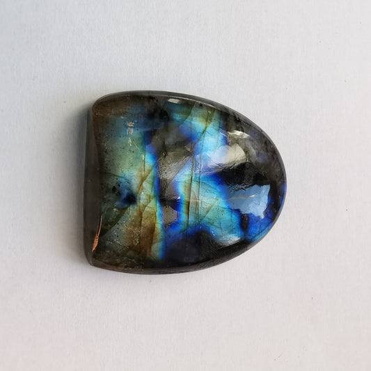 Labradorite taglio fancy cabochon 50,05 ct