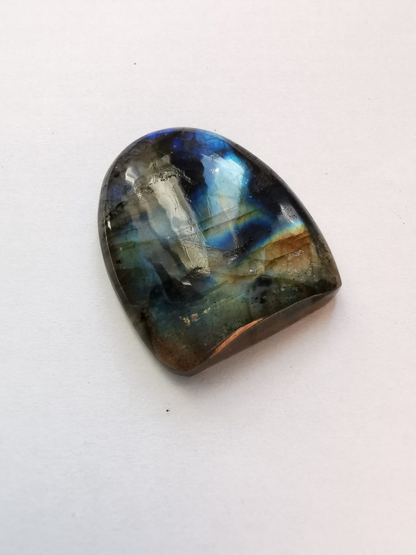 Labradorite taglio fancy cabochon 50,05 ct