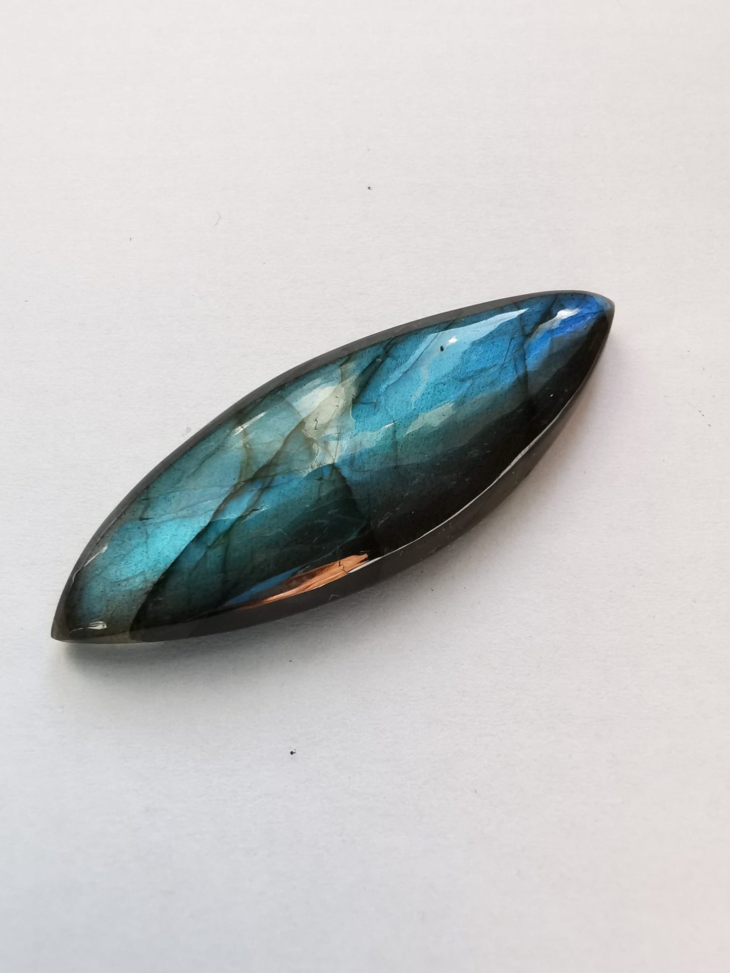 Labradorite taglio marquise cabochon 45,00 ct