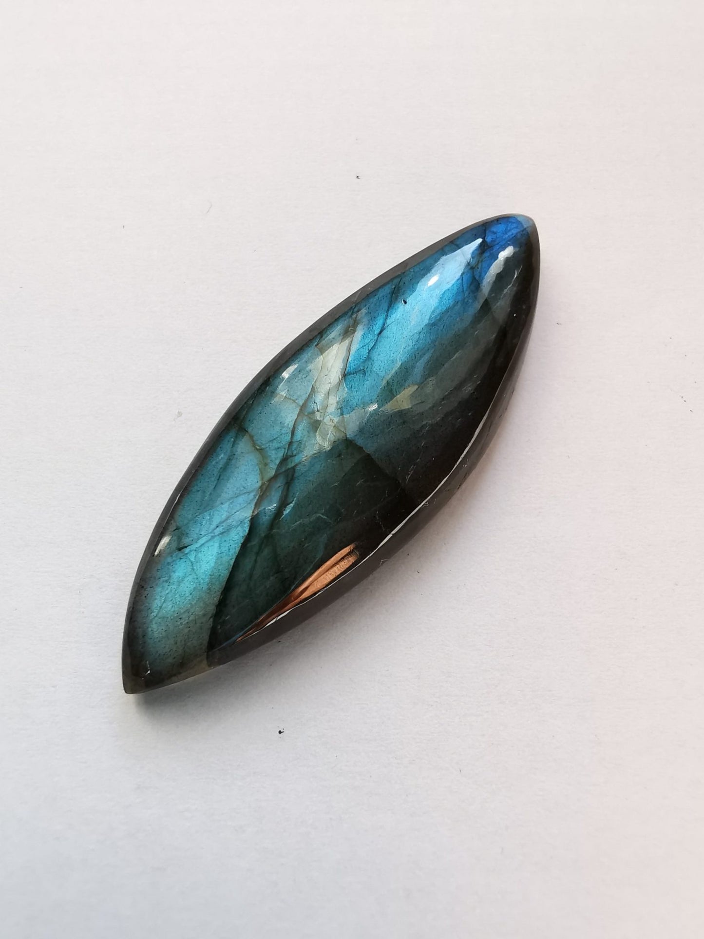 Labradorite taglio marquise cabochon 45,00 ct