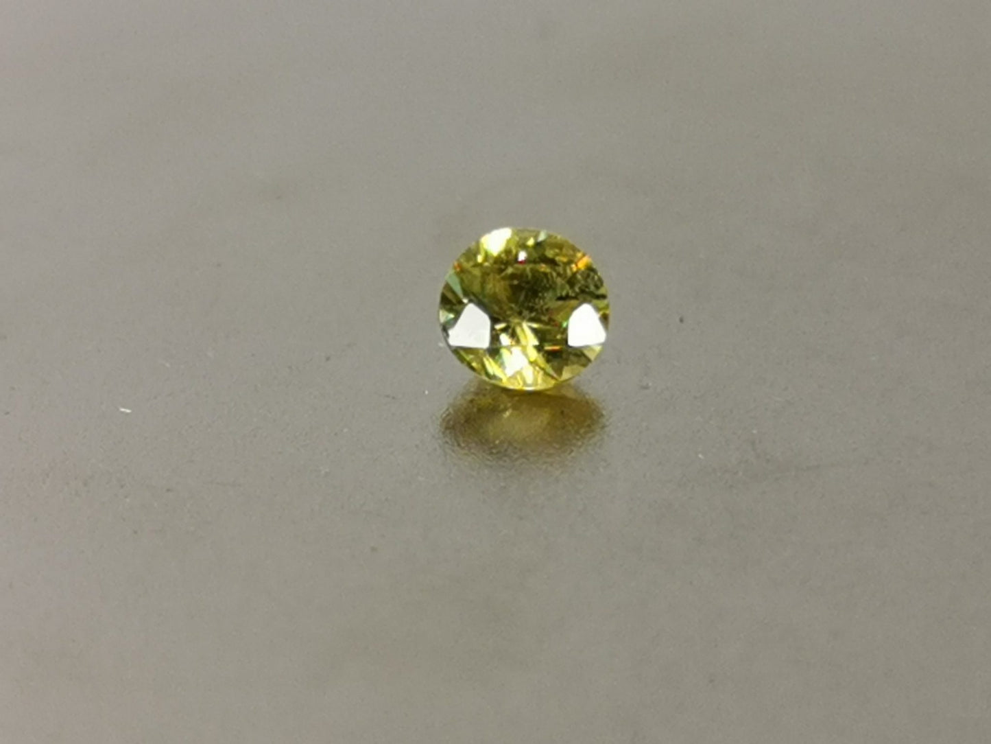 Sfene taglio brillante rotondo 0,35 ct