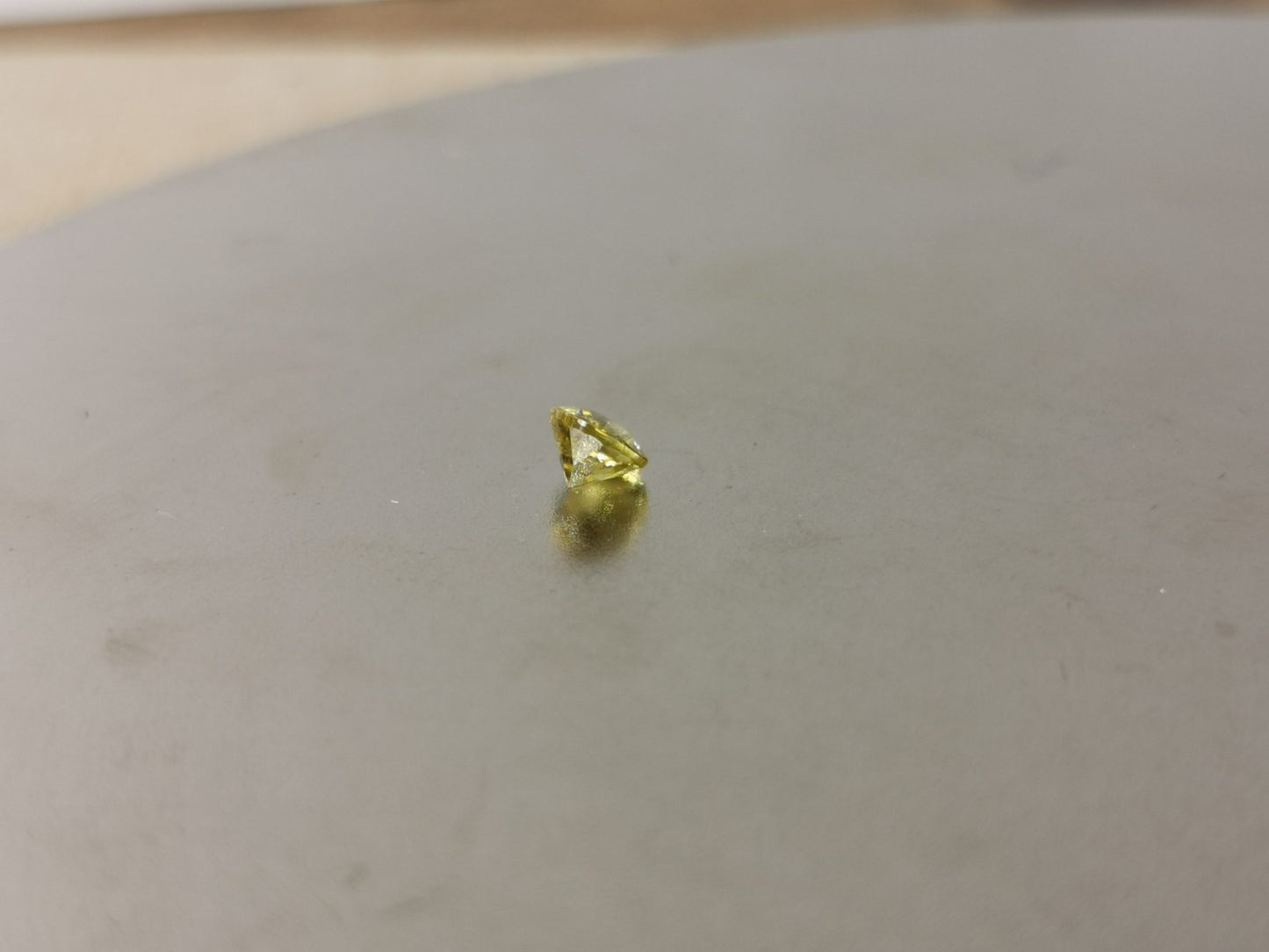 Sfene taglio brillante rotondo 0,35 ct