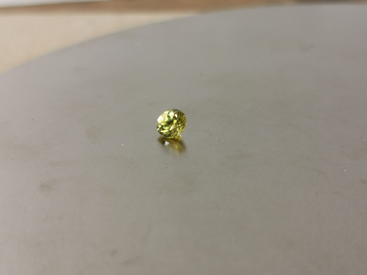 Sfene taglio brillante rotondo 0,35 ct