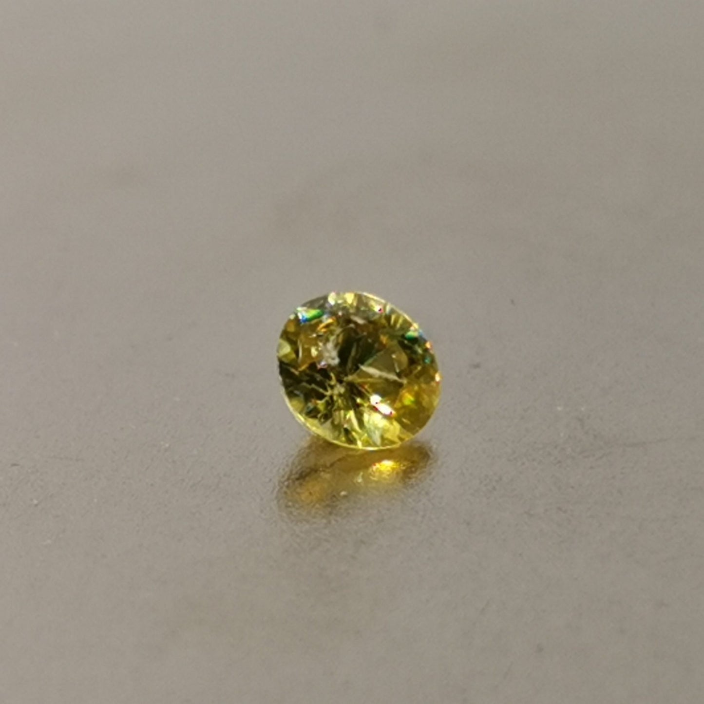 Sfene taglio brillante rotondo 0,35 ct