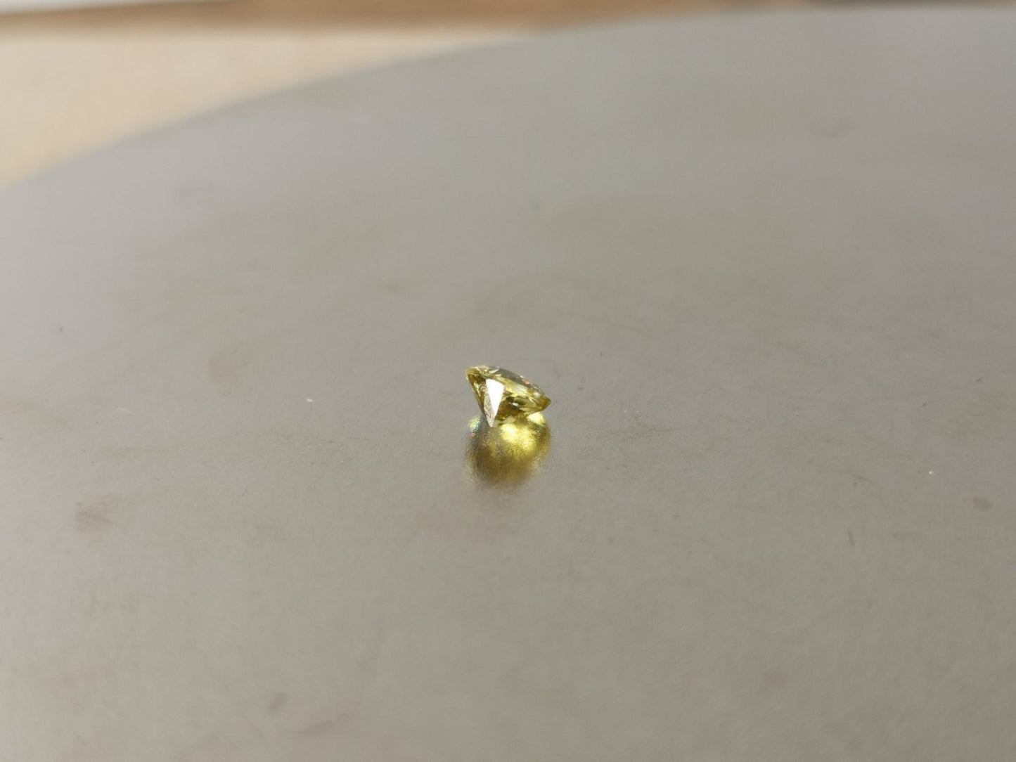 Sfene taglio brillante rotondo 0,35 ct