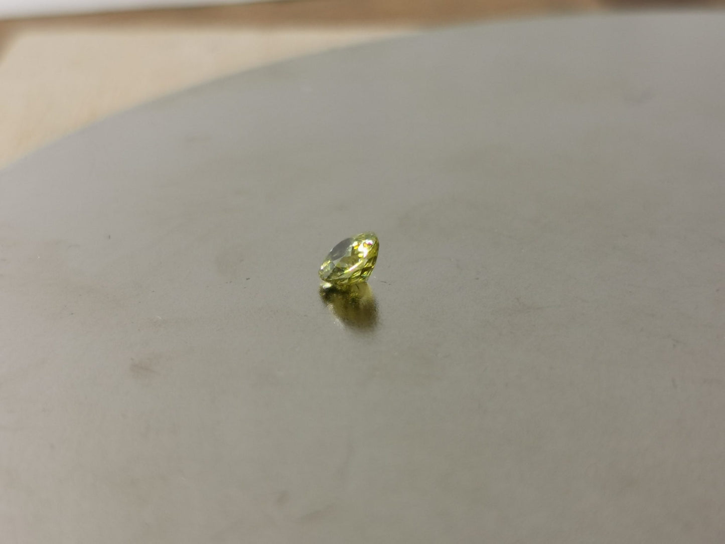 Sfene taglio brillante rotondo 0,50 ct