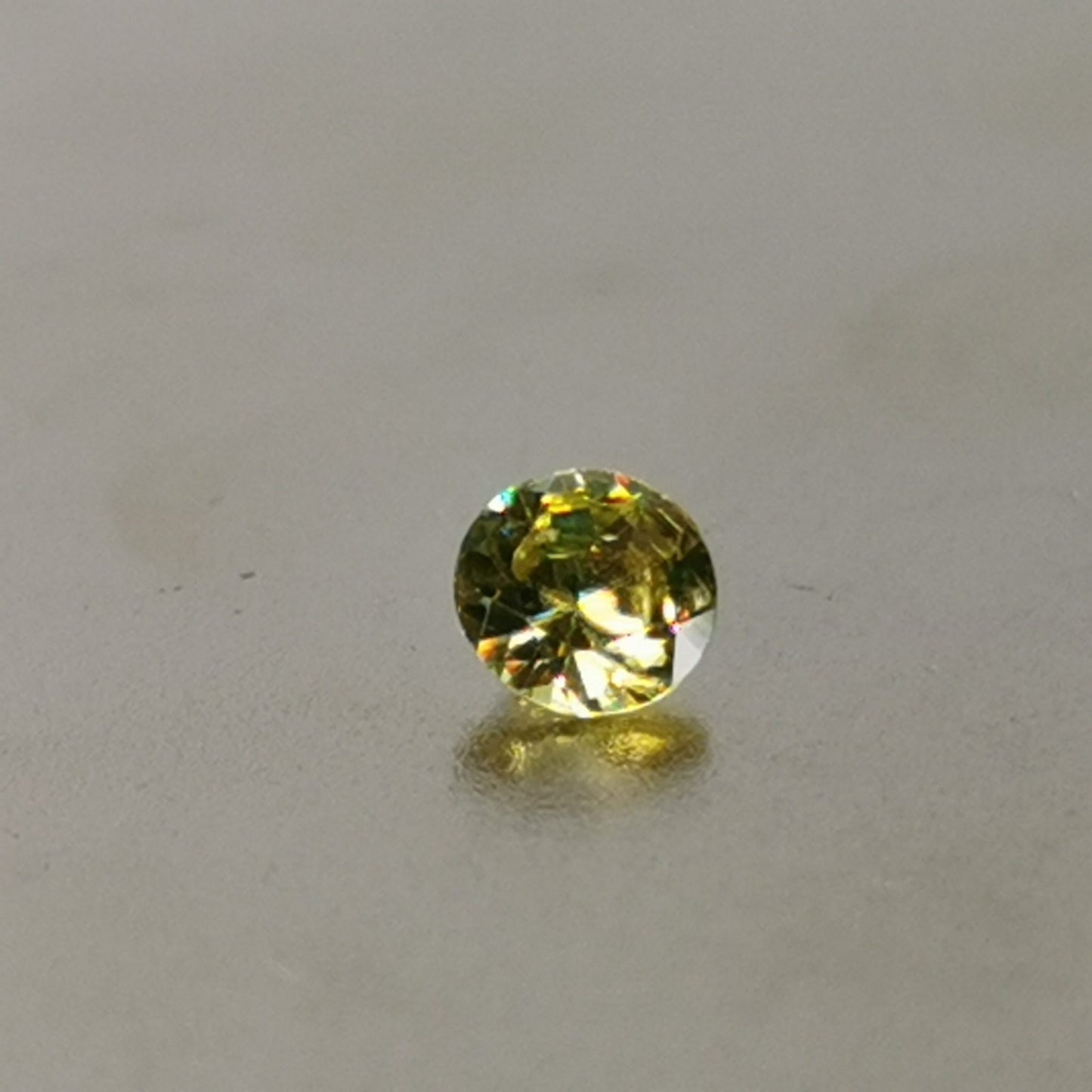 Sfene taglio brillante rotondo 0,35 ct