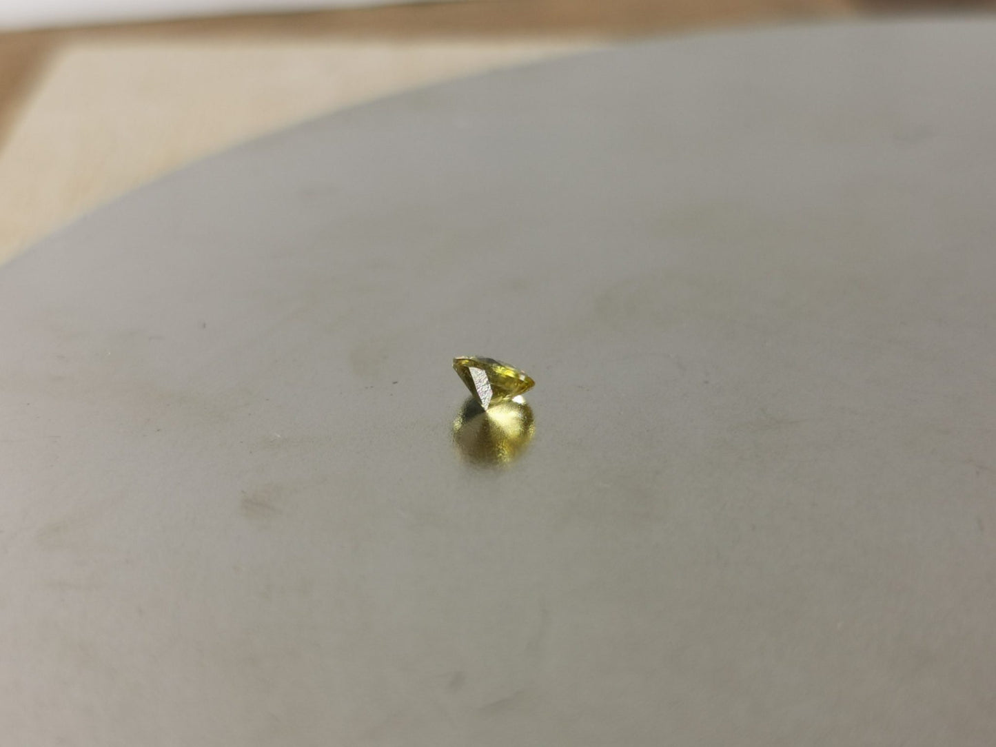 Sfene taglio brillante rotondo 0,35 ct