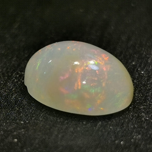 Opale taglio ovale cabochon 3,25 ct