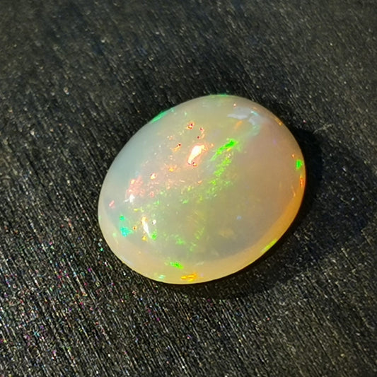 Opale taglio ovale cabochon 2,70 ct