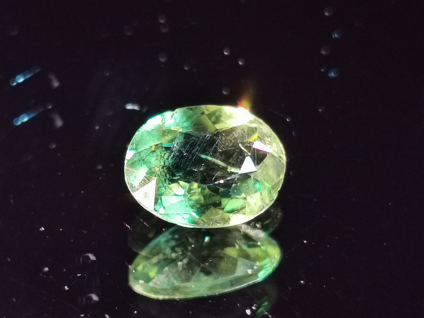 Apatite taglio ovale 1,12 ct