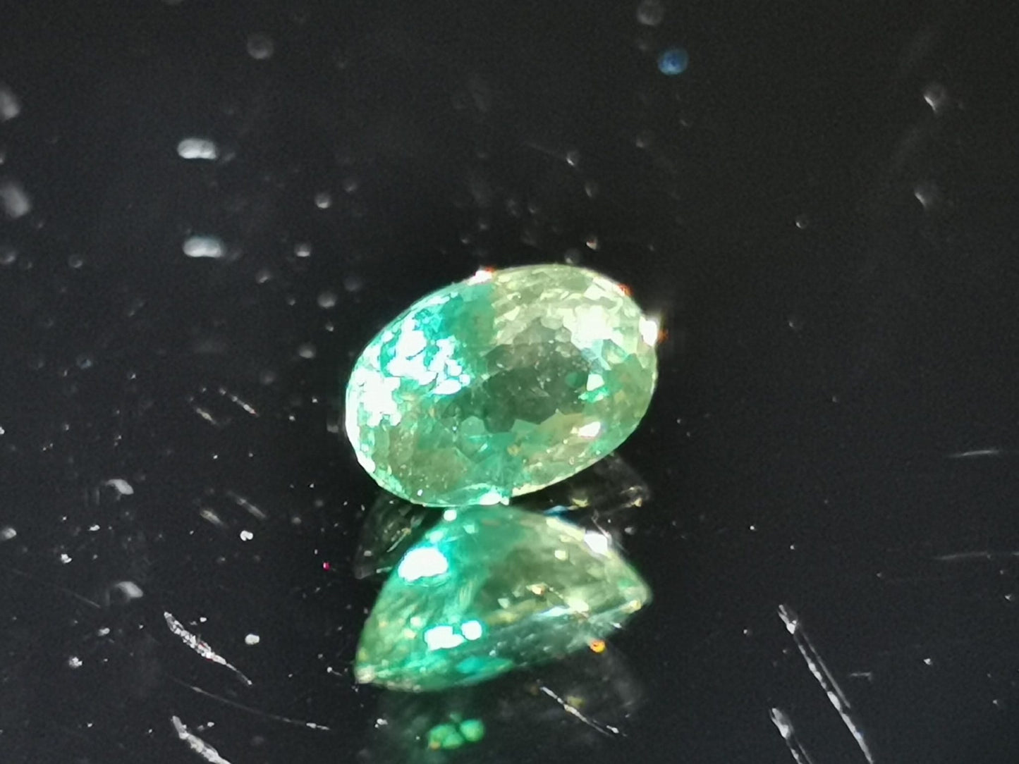 Apatite taglio ovale 0,67 ct