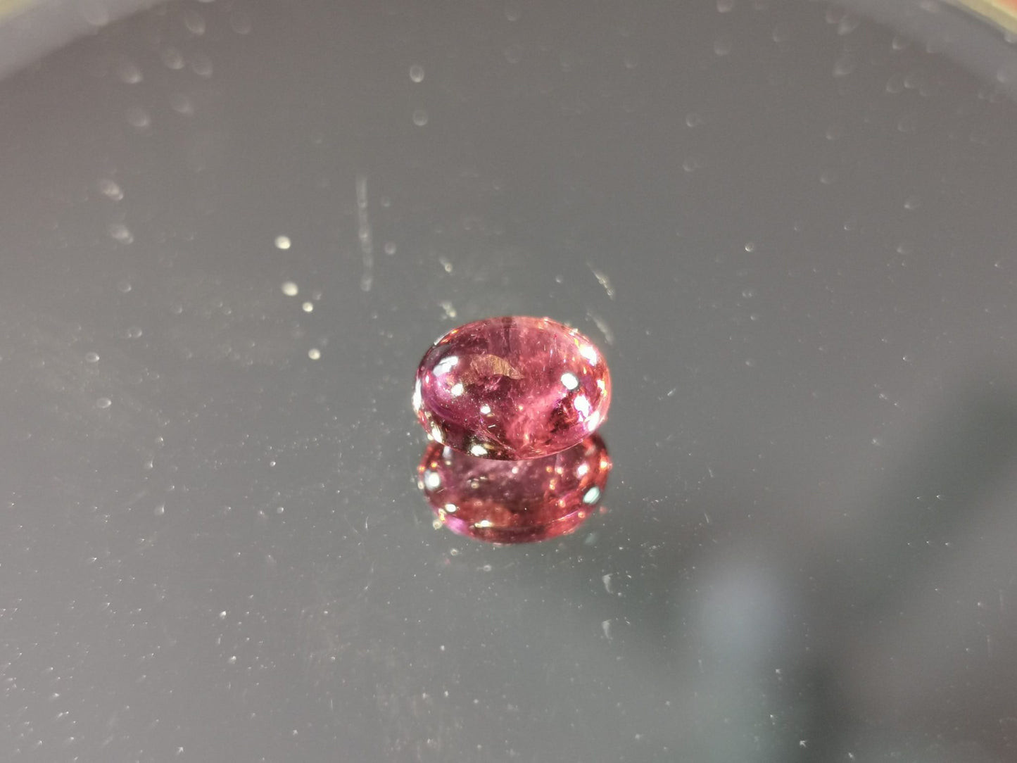 Tormalina taglio ovale cabochon 1,92 ct