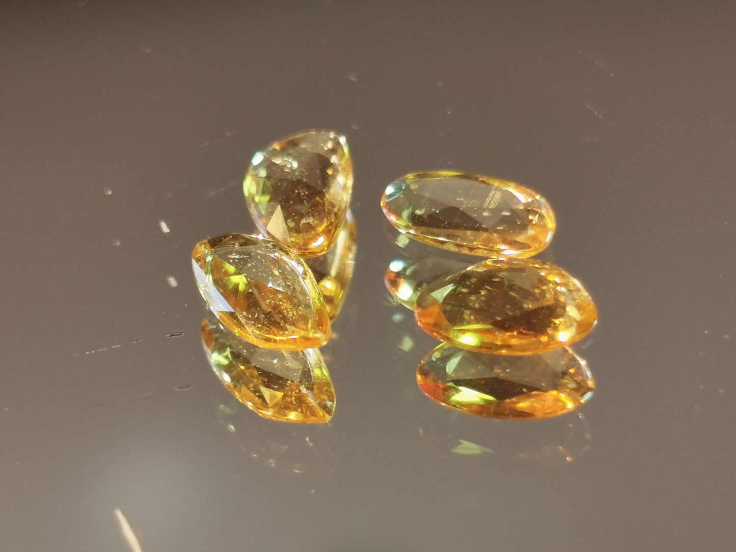 Lotto di 4 Zaffiri arancio taglio rosetta forma fancy 1,62 ct totali