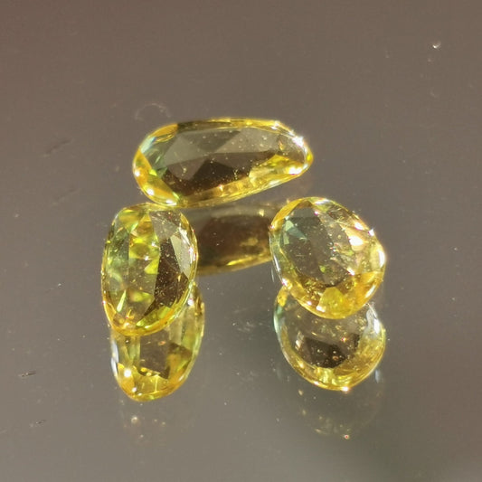 Lotto di 3 Zaffiri giallo taglio rosetta forma fancy 1,08 ct totali