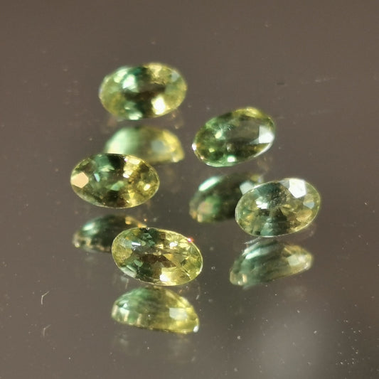 Lotto di 5 Zaffiri verde taglio ovale 1,75 ct totali