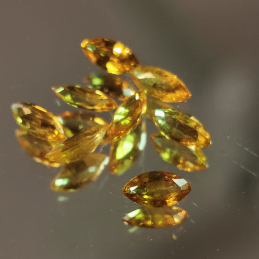 Lotto di 8 Zaffiri giallo taglio marquise 2,35 ct totali