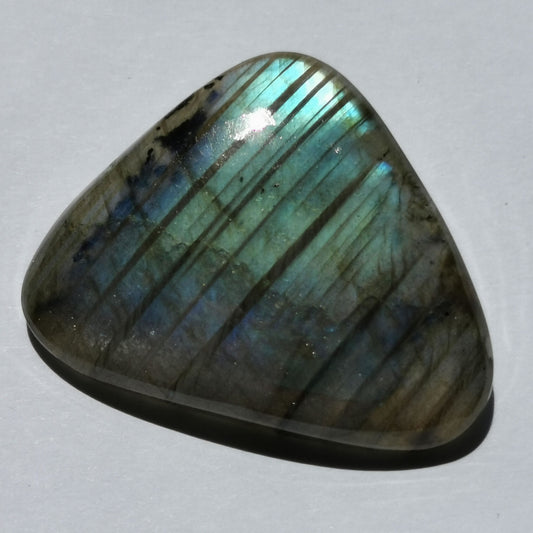 Labradorite taglio fancy cabochon 46,71 ct