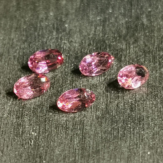 Lotto di cinque Granati Rodolite taglio ovale 1,35 ct totali