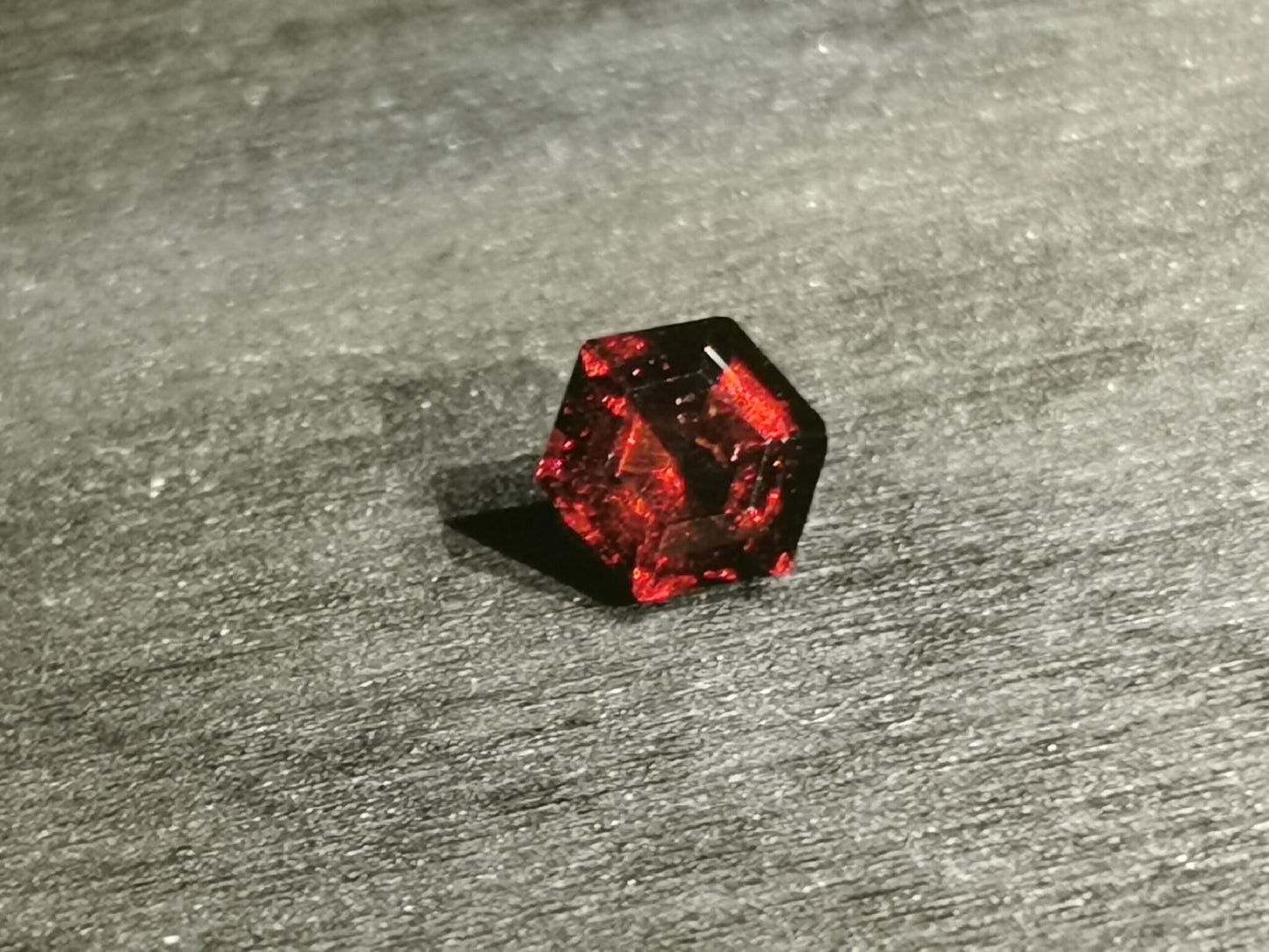 Granato Piropo-Almandino taglio esagonale a gradini 1,16 ct