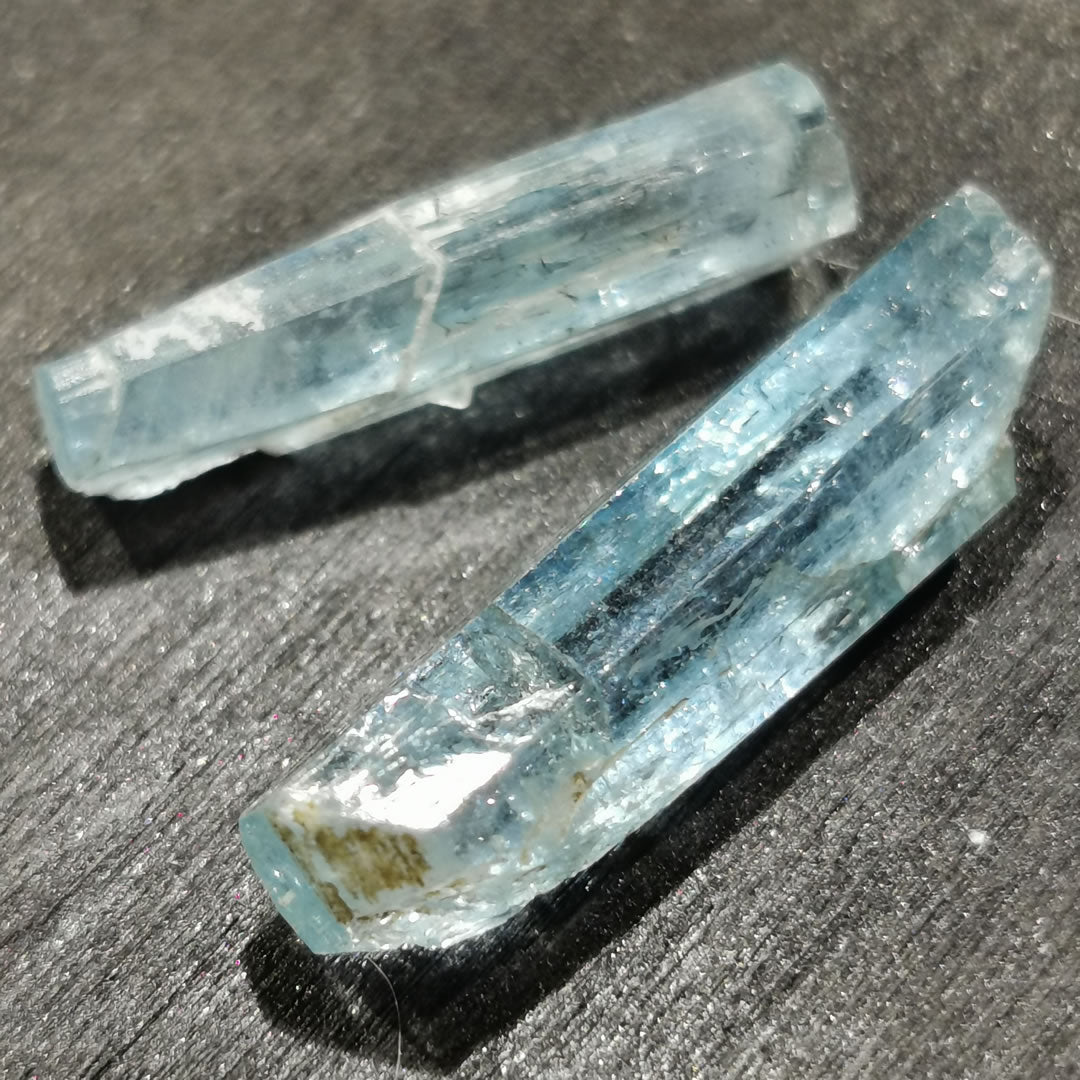 Coppia di Acquamarine grezze 9,39 ct