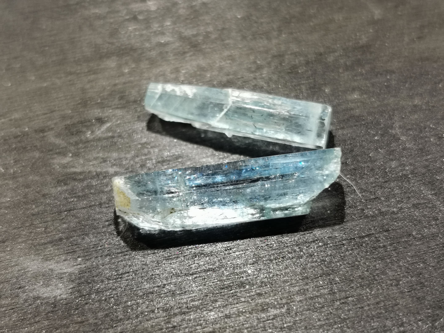 Coppia di Acquamarine grezze 9,39 ct