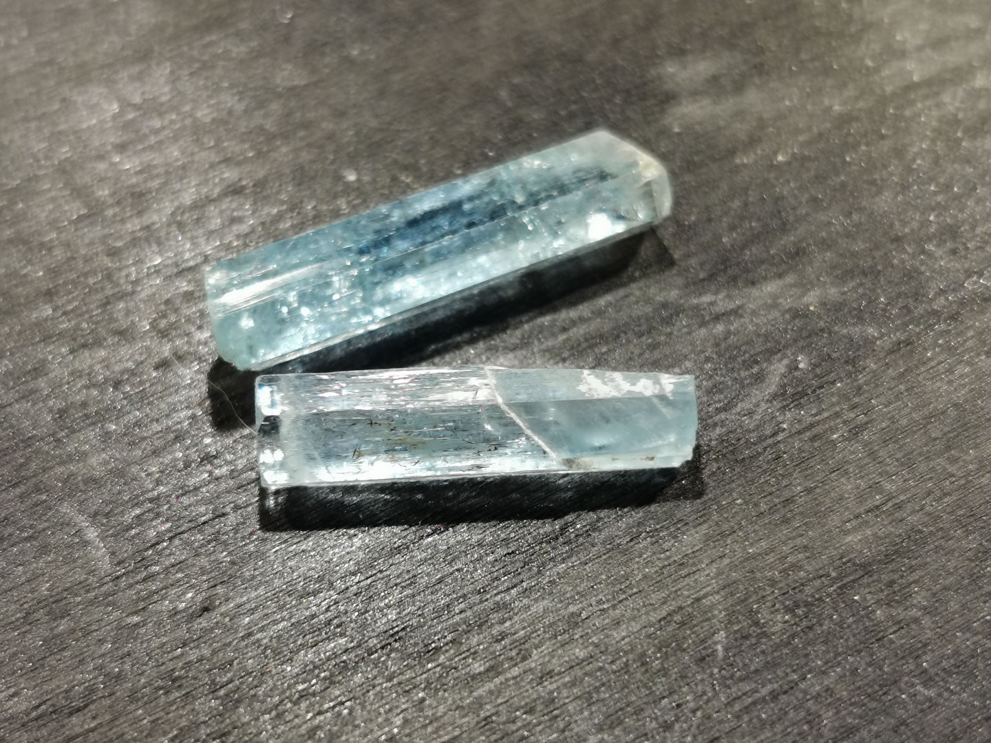 Coppia di Acquamarine grezze 9,39 ct