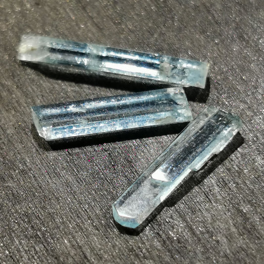 Lotto di tre di Acquamarine grezze 3,45 ct