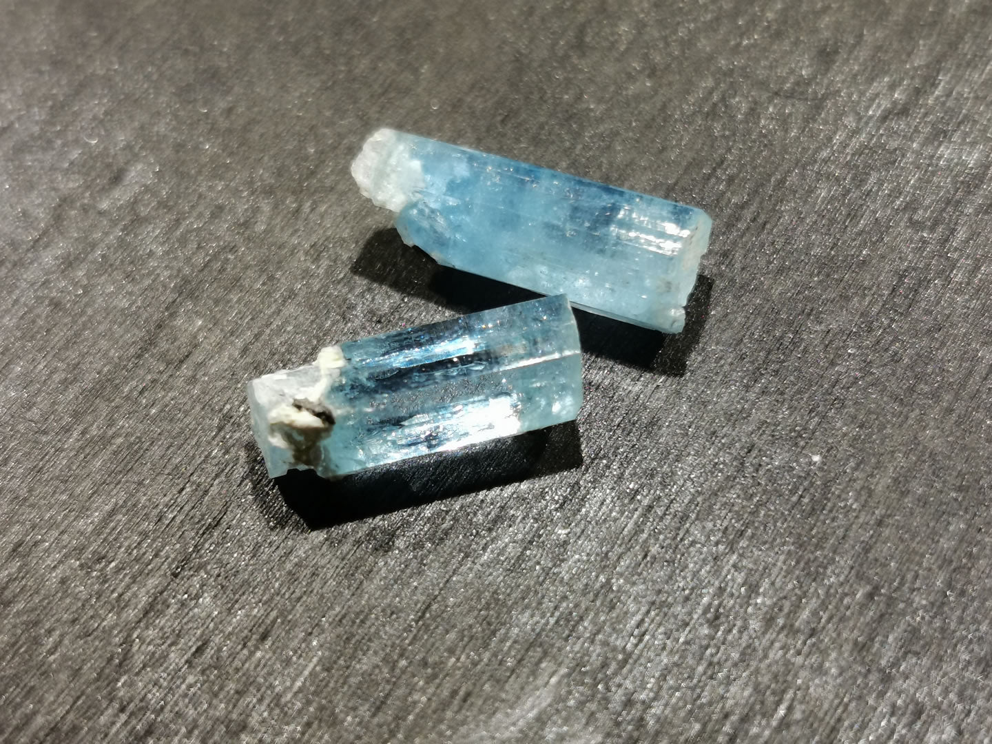 Coppia di Acquamarine grezze 8,36 ct