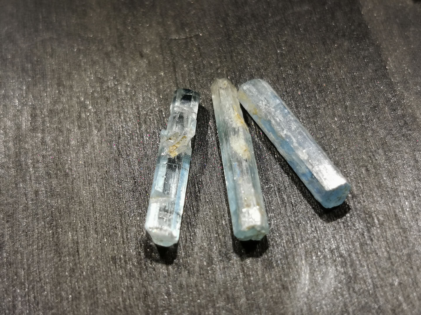 Lotto di tre Acquamarine grezze 6,67 ct