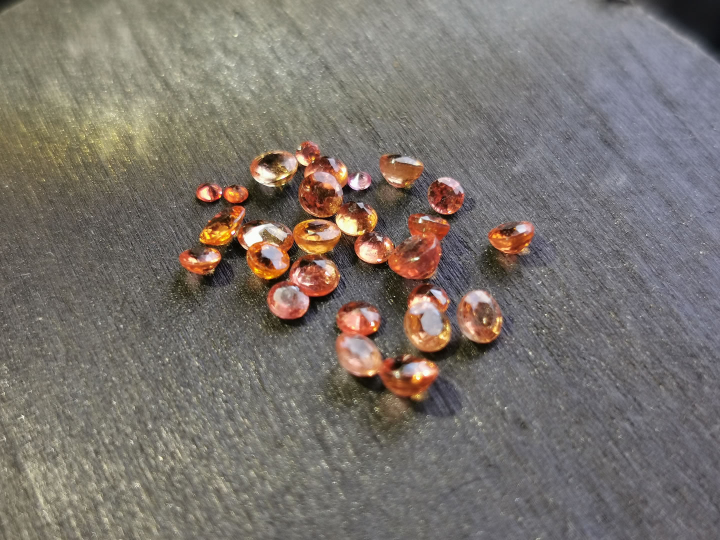 Zaffiri arancio taglio rotondo 4,77 ct totali