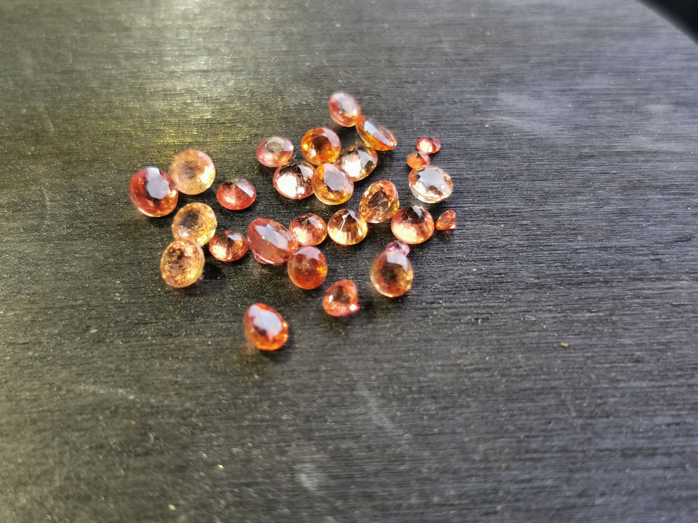 Zaffiri arancio taglio rotondo 4,77 ct totali