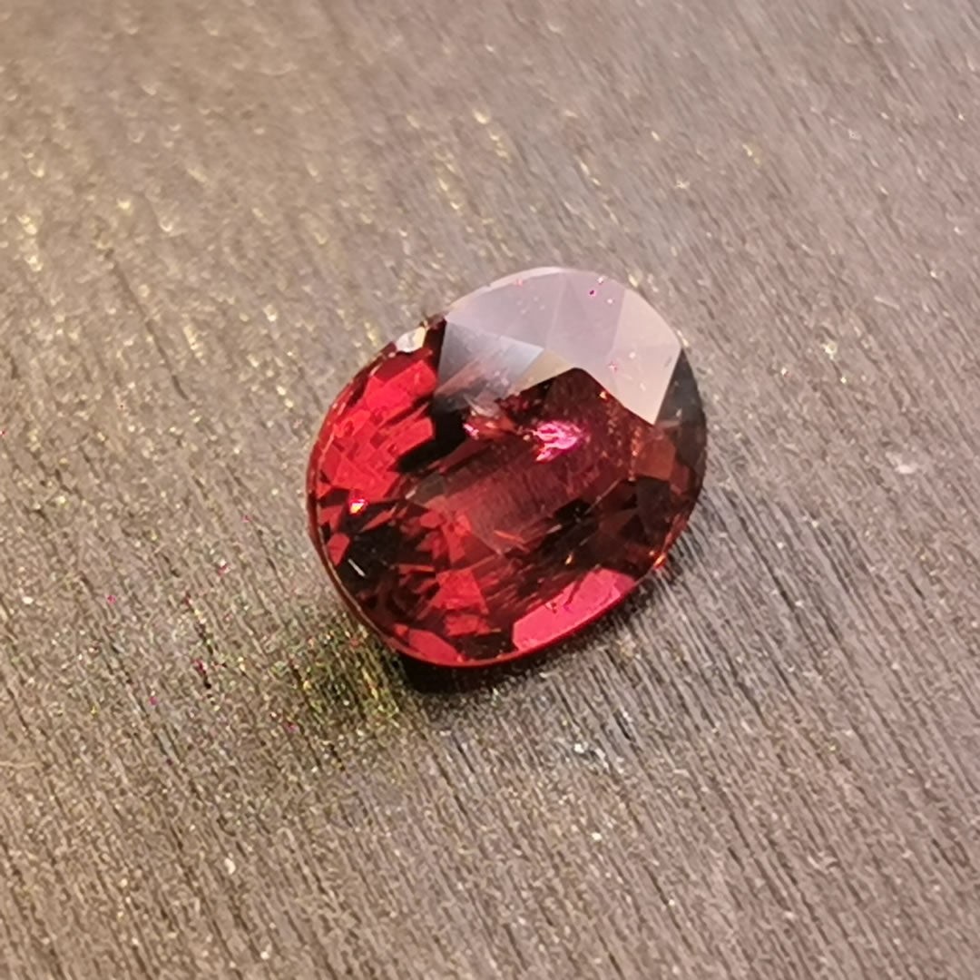 Granato Rodolite taglio ovale 1,48 ct