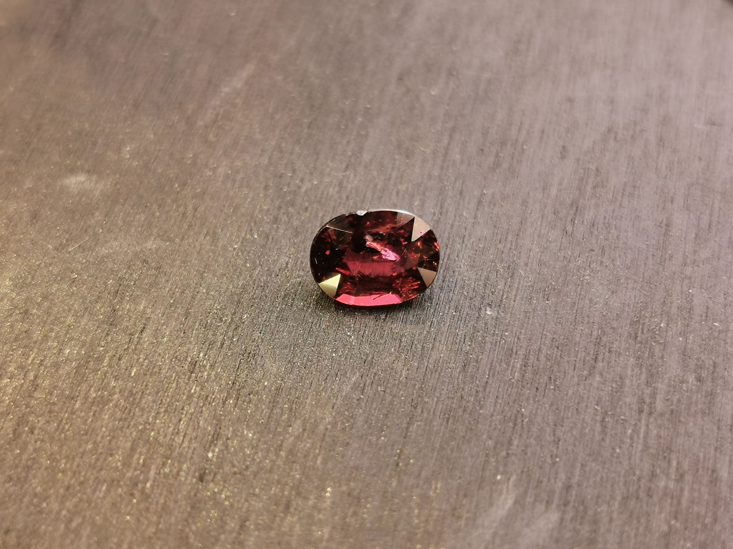 Granato Rodolite taglio ovale 1,48 ct