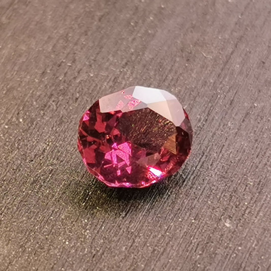 Granato Rodolite taglio ovale custom 1,52 ct