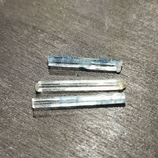 Lotto di tre Acquamarine grezze 2,49 ct