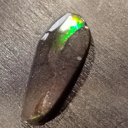 Ammolite taglio fancy cabochon 7,22 ct