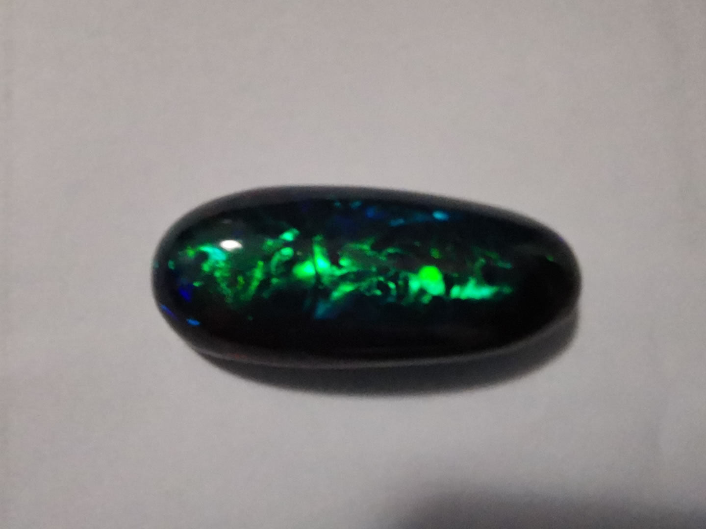 Opale taglio ovale allungato cabochon 15,17 ct