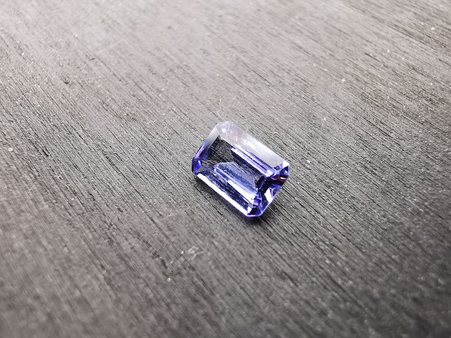 Tanzanite taglio rettangolare scantonato 0,68 ct