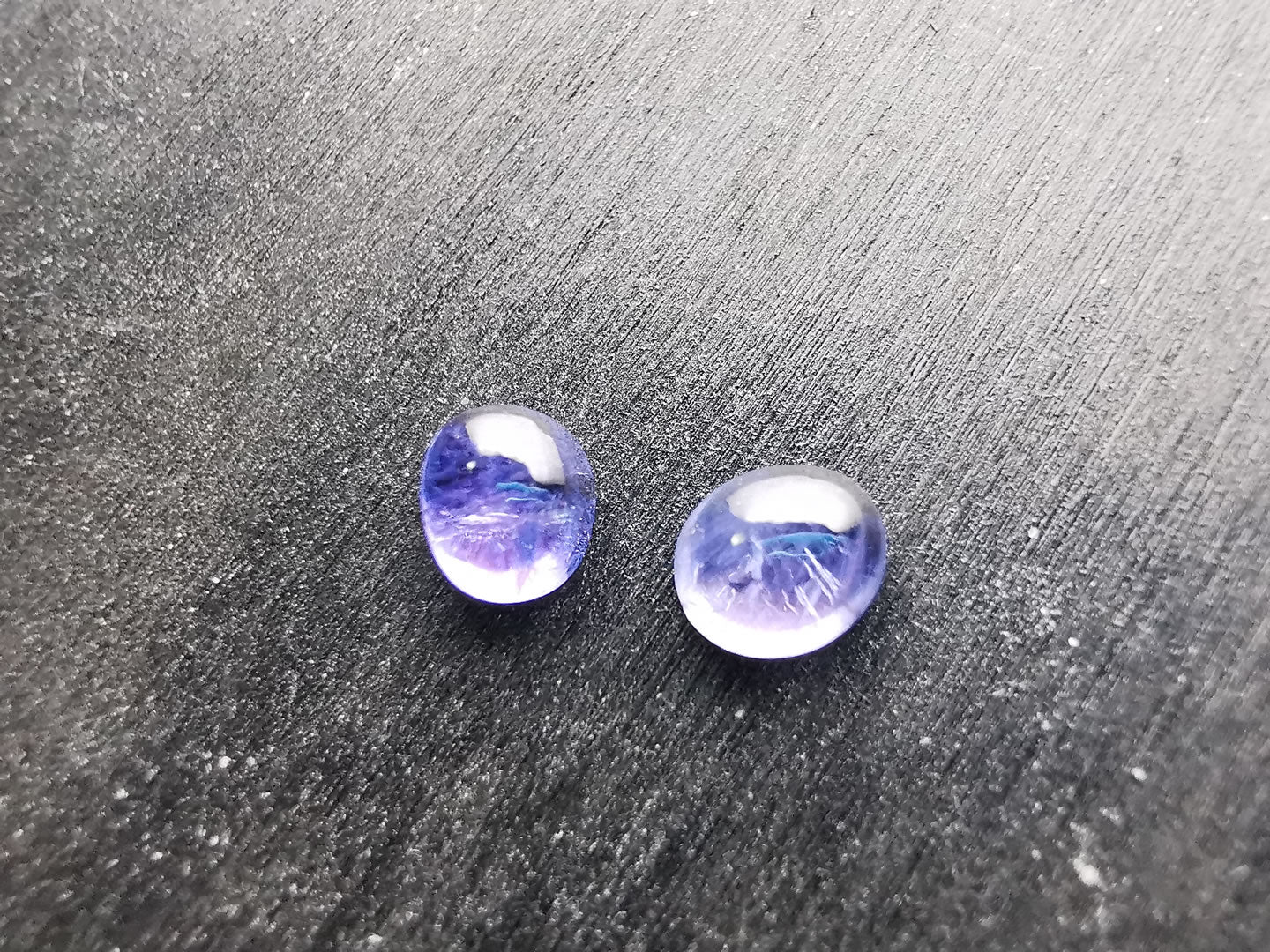 Coppia di Tanzaniti taglio ovale cabochon 1,62 ct